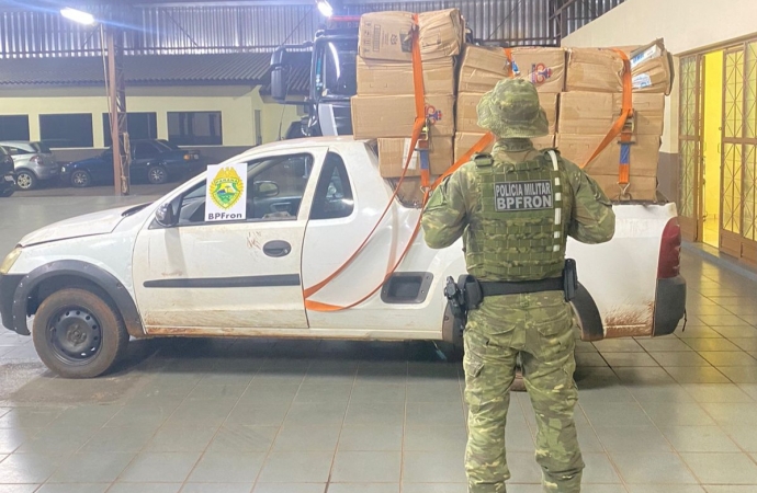 BPFRON apreende carro carregado com 2.500 pacotes de cigarros contrabandeados em Guaíra
