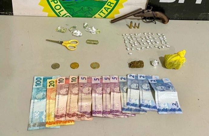 BPFRON apreende drogas e arma de fogo em Guaíra