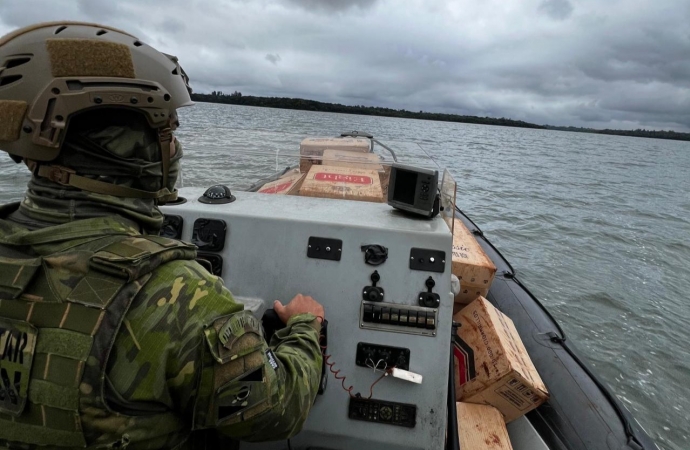 BPFron apreende embarcação com cigarros em Entre Rios do Oeste