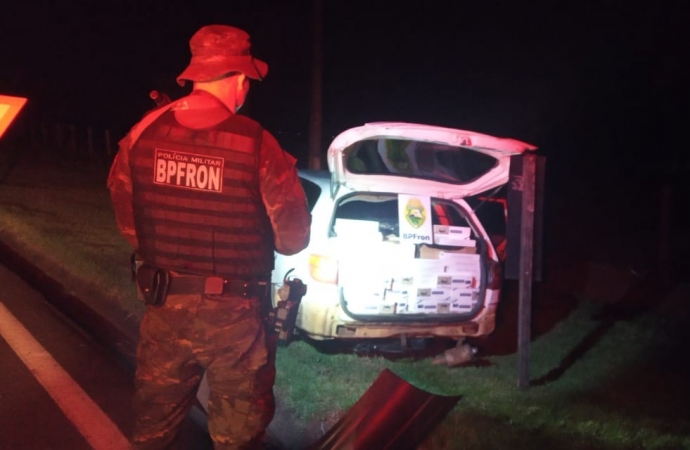 BPFRON apreende veículo carregado com cigarros contrabandeados em Santa Terezinha de Itaipu