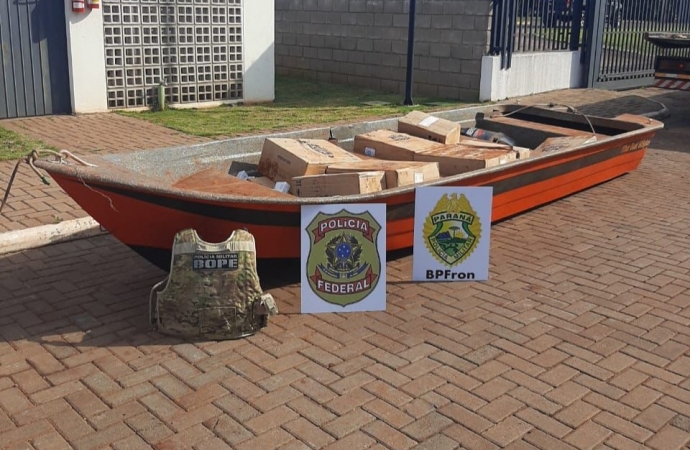 BPFRON, BOPE e PF apreendem barco com cigarros em Entre Rios do Oeste