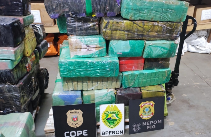 BPFRON, Polícia Civil e Polícia Federal apreendem quase 1 tonelada de maconha em Santa Helena-PR