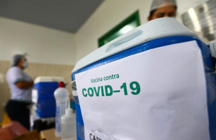 Brasil registra menor média móvel de mortes desde o início da pandemia