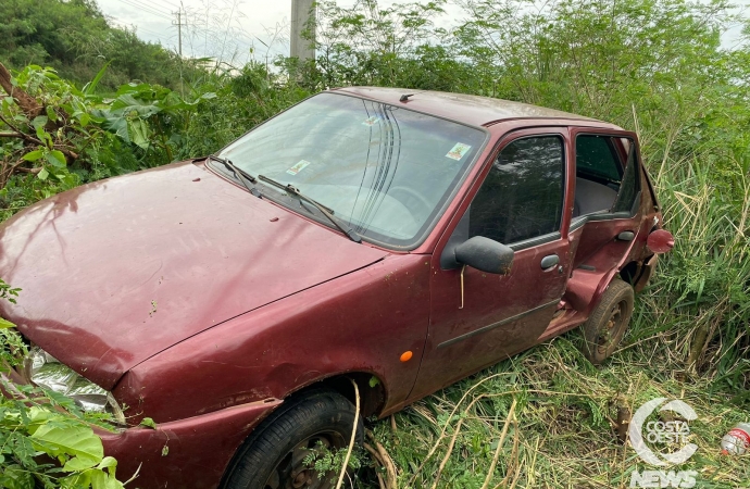 Buraco na pista causa acidente na PR 488, em Santa Helena