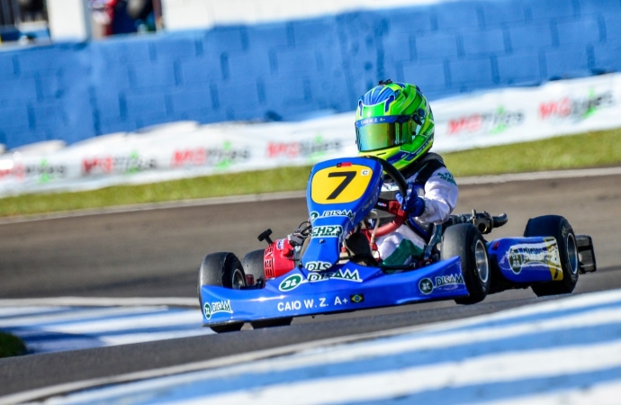 Caio Zorzetto defende a liderança da Cadete no Citadino de Kart de Foz