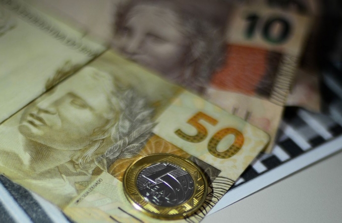 Caixa paga hoje Auxílio Brasil a cadastrados de NIS final 4