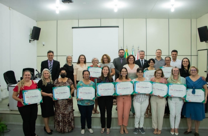 Câmara homenageia lideranças femininas de Medianeira