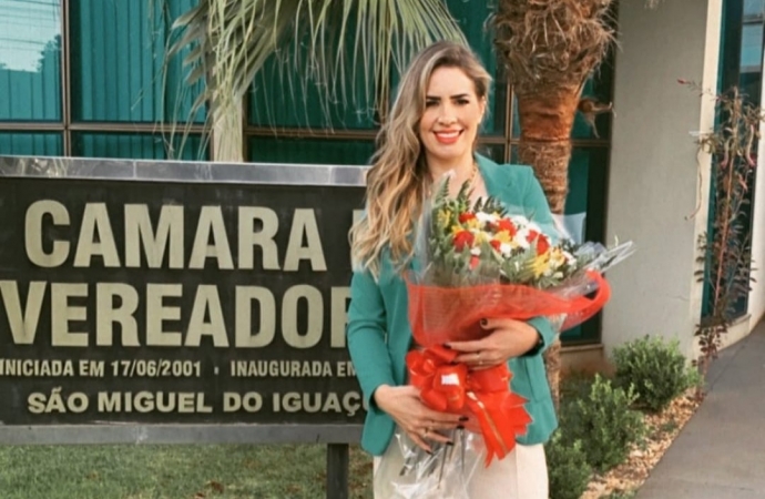 Câmara Municipal de São Miguel do Iguaçu discute projetos e realiza entrega de congratulações para técnica de enfermagem