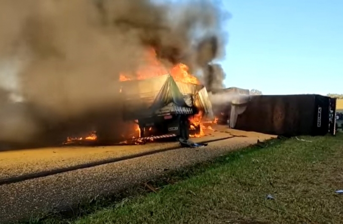 Caminhoneiros morrem em gravíssimo acidente na PR-280