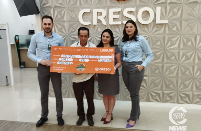 Campanha É Simples Ganhar da Cresol entrega prêmio em São Miguel do Iguaçu