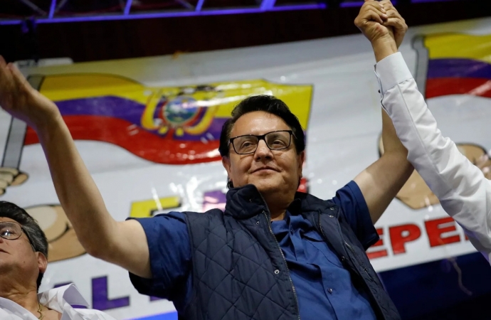 Candidato à presidência do Equador é assassinado com três tiros na cabeça ao sair de um comício