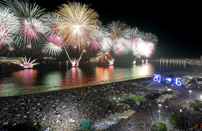 Capitais brasileiras se dividem sobre festas de réveillon
