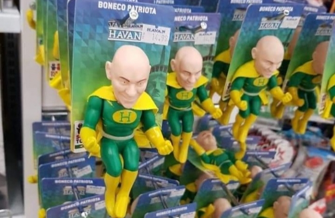 Capitão Brasil: Escultor paranaense processa Havan por uso indevido de projeto do boneco