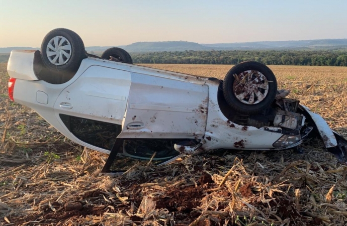 Capotamento deixa duas pessoas feridas entre Santa Helena e Diamante do Oeste