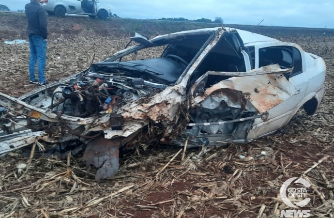 Capotamento deixa jovens feridos na PR 495, entre Santa Helena e Entre Rios do Oeste