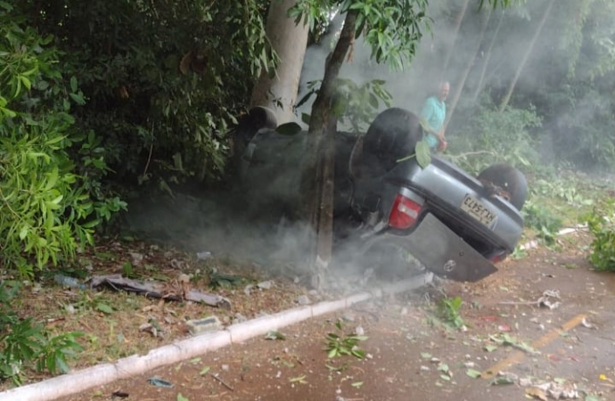 Capotamento em Serranópolis na PR-495 deixa um ferido