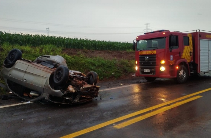 Capotamento na PR 497 deixa mulher ferida