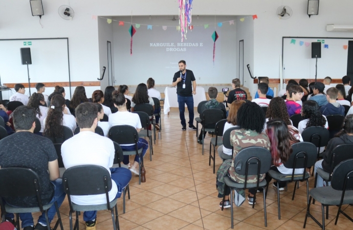 CAPS de São Miguel do Iguaçu realiza palestra sobre prevenção às drogas com alunos do 9º ano