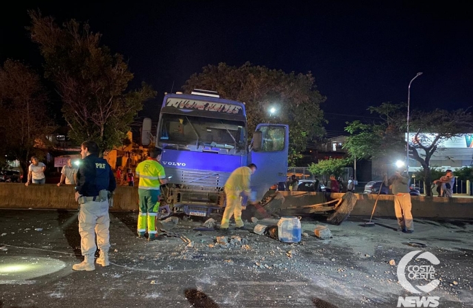 Carreta desgovernada atravessa BR 277 em São Miguel do Iguaçu