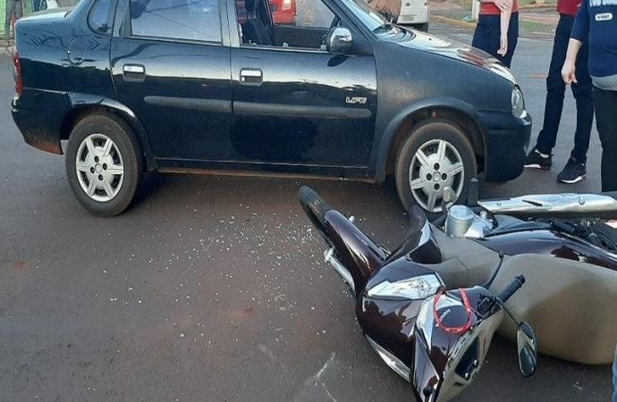 Carro e moto se envolvem em acidente em Santa Helena