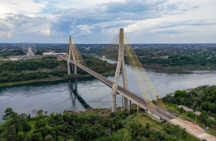 Carros começam a cruzar a Ponte da Integração; veja quem pode passar