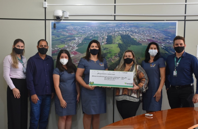 Casa Lar de São Miguel do Iguaçu recebe doação da cooperativa Sicoob