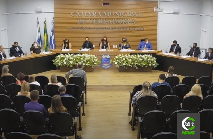 Cerimônia dá posse aos novos vereadores, prefeito e vice em Santa Helena
