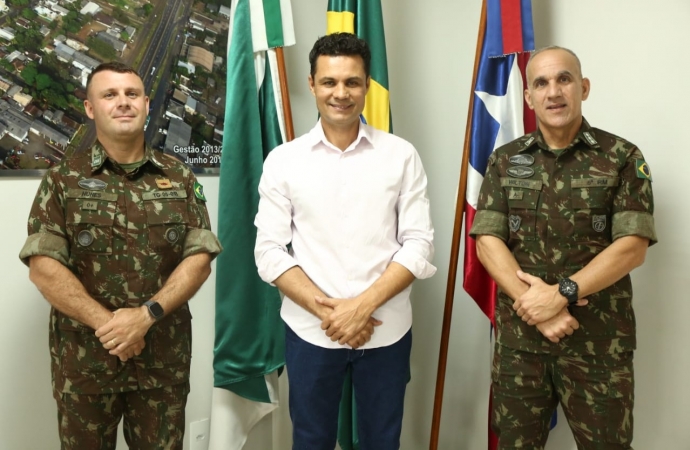 Chefe da Seção de Tiros de Guerra da 5ª Região Militar visita Medianeira