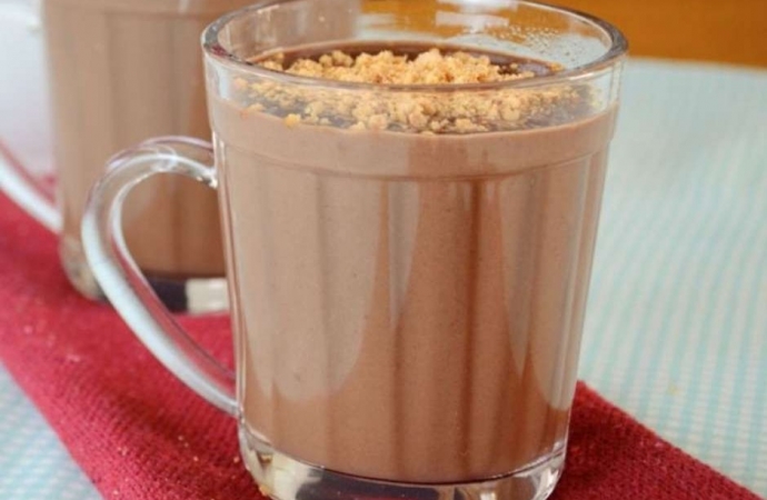 Chocolate quente com paçoca