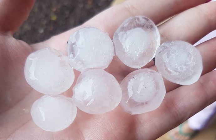 Chuva de granizo afeta cerca de 100 famílias em Foz do Iguaçu