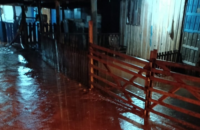 Chuva intensa alaga pontos críticos em São Miguel do Iguaçu