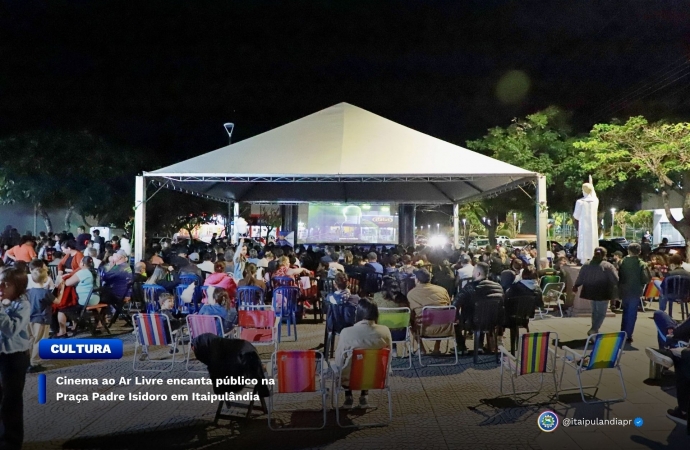 Cinema ao Ar Livre encanta público na Praça Padre Isidoro em Itaipulândia