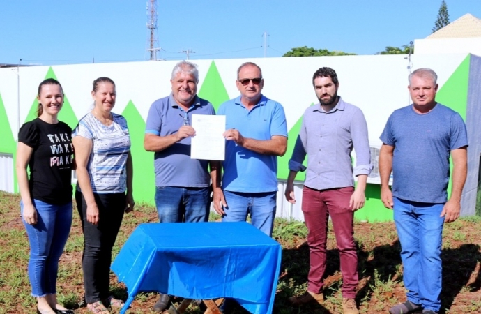 CMEIs de Itaipulândia receberão melhorias com pracinha e demais estruturas: Ordem de Serviços foi assinada