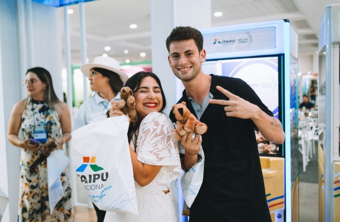 Ações do Itaipu Mais que Energia são destaques no estande da Binacional no Encontro de Municípios, em Curitiba