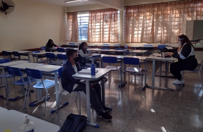Colégios estaduais iniciam retomada gradual das aulas presenciais em Foz do Iguaçu