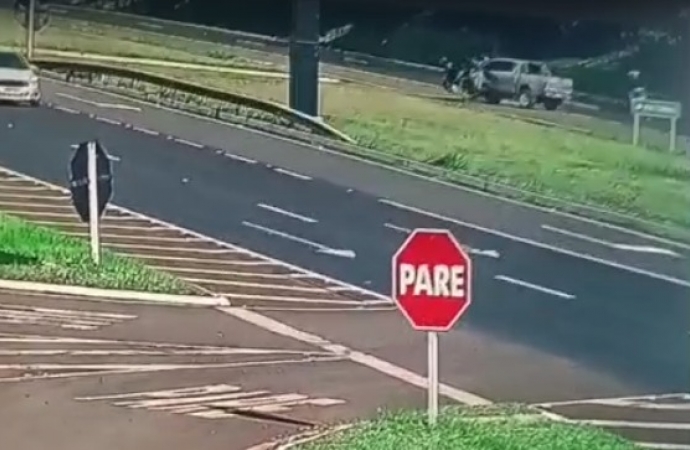 Colisão entre caminhonete e moto deixa duas pessoas feridas na BR-277, em São Miguel do Iguaçu