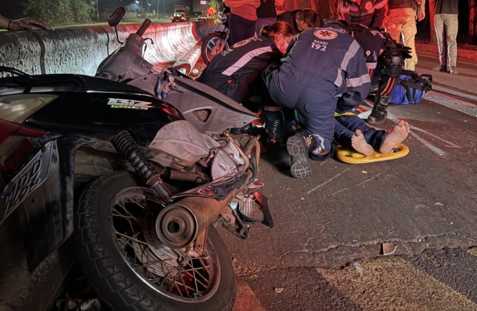 Colisão frontal entre motos deixa jovem em estado grave em Santa Helena