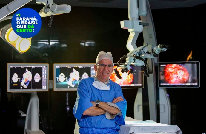 Com “cirurgia-aula”, professor do Paraná é referência global na formação de neurocirurgiões