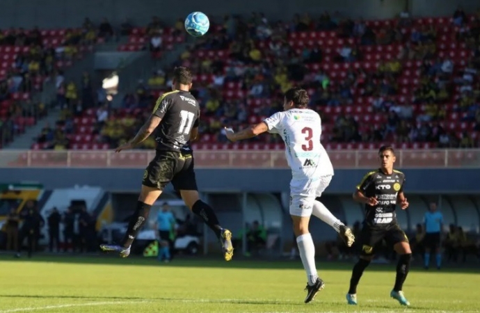 Com gols no fim de cada tempo, FC Cascavel e Patrocinense ficam no empate