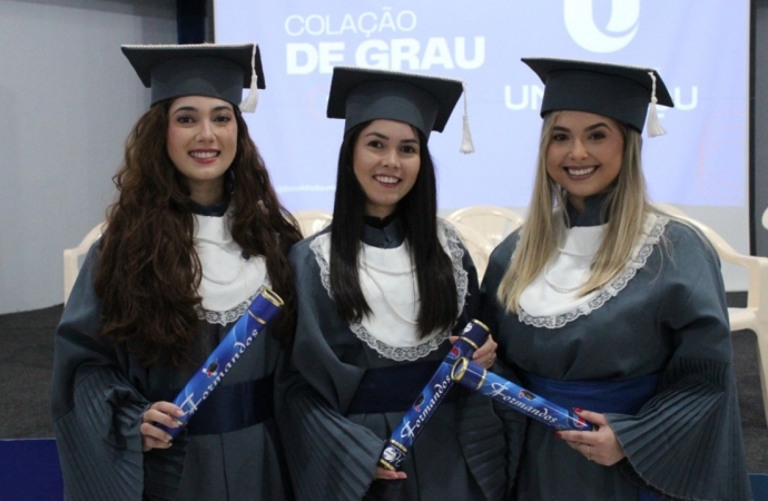 Com muita emoção Faculdade UNIGUAÇU realiza primeira colação de grau de gabinete de 2024