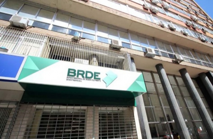 Com salários de até R$ 10,1 mil, BRDE abre concurso para vagas de ensino médio e superior