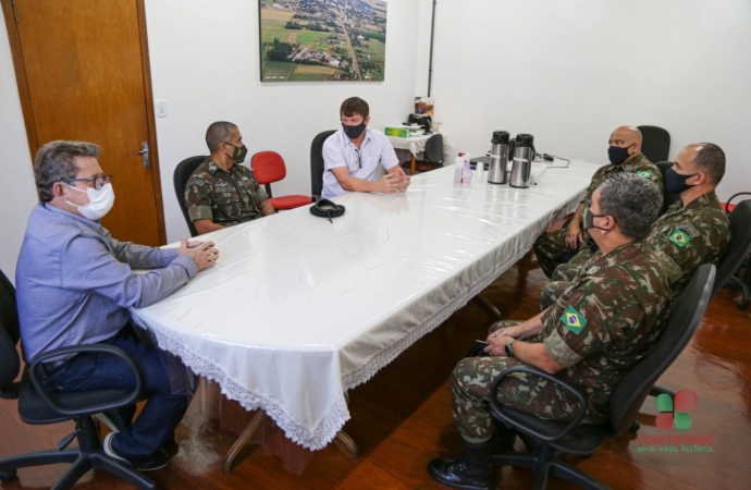 Comandante do 34º Batalhão de Infantaria Mecanizado se reúne com Prefeito e vice de Missal