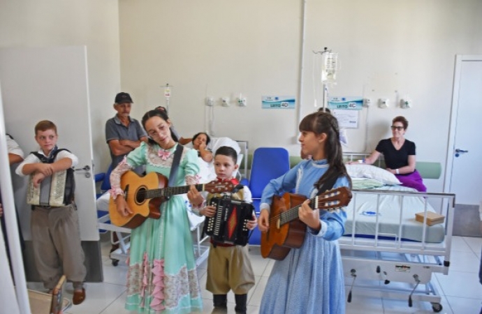 Comitê de Humanização do Hospital e Maternidade Municipal São Miguel Arcanjo realiza ação com os pacientes