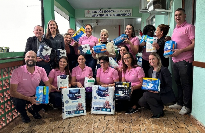Comitê Mulher do Sicredi mobiliza doação de cerca de 2 mil fraldas geriátricas a Lar de Idosos