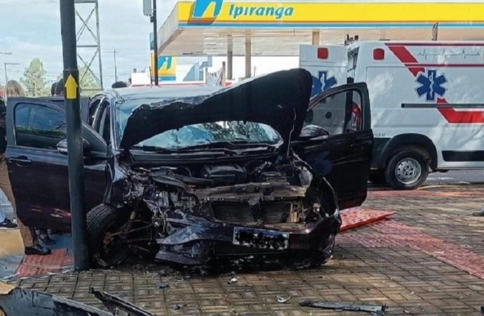 Condutor invade preferencial e causa colisão entre veículos em Pato Bragado