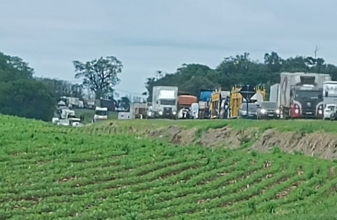 Condutores relatam lentidão na BR 277