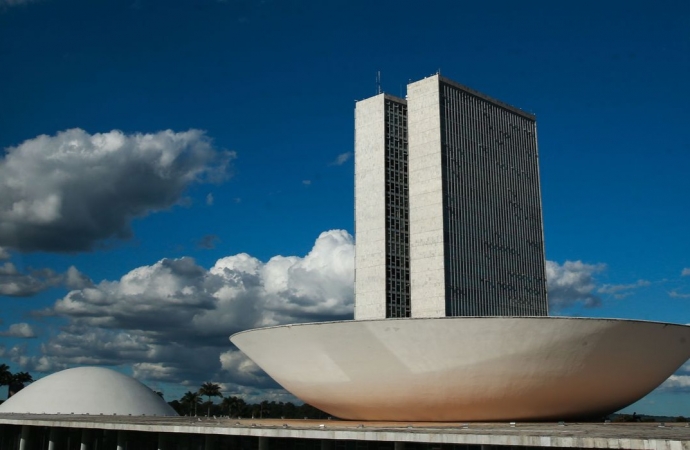 Congresso derruba veto a indenização a profissionais de saúde