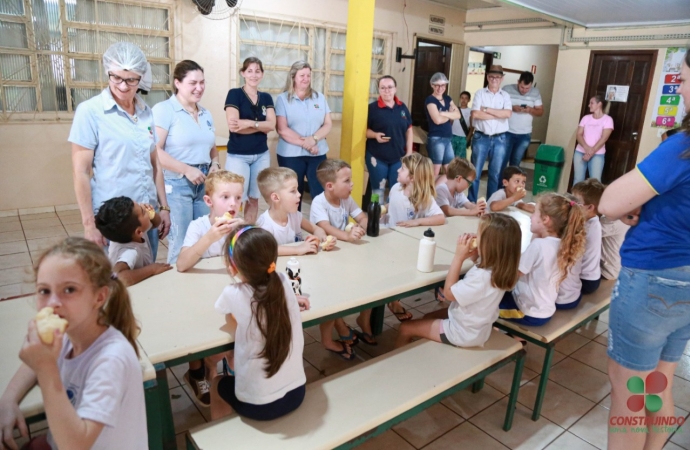 Conselho de Alimentação Escolar acompanha distribuição do lanche à alunos da Escola em Dom Armando