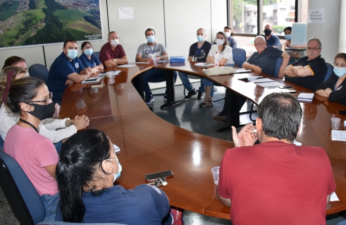 Conselho Municipal de Saúde elege novo presidente e vice e discute ações com o COE