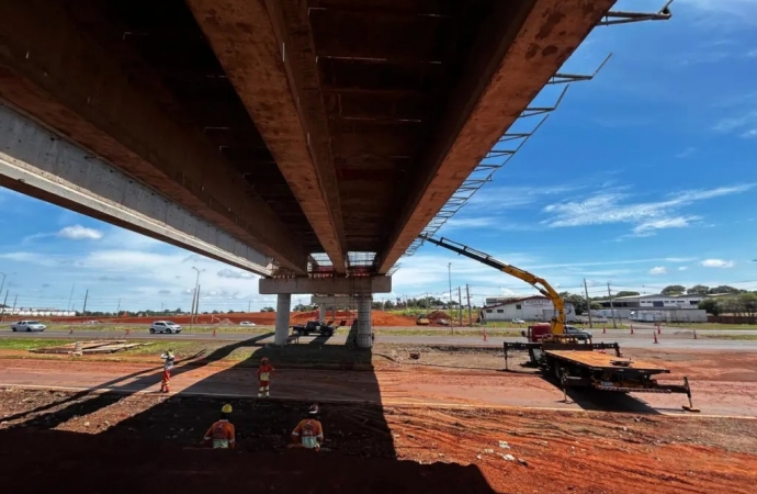 Construção de viaduto da BR-277 interdita outra marginal no Oeste do Paraná